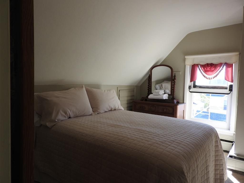 Champaign Garden Inn Zimmer foto