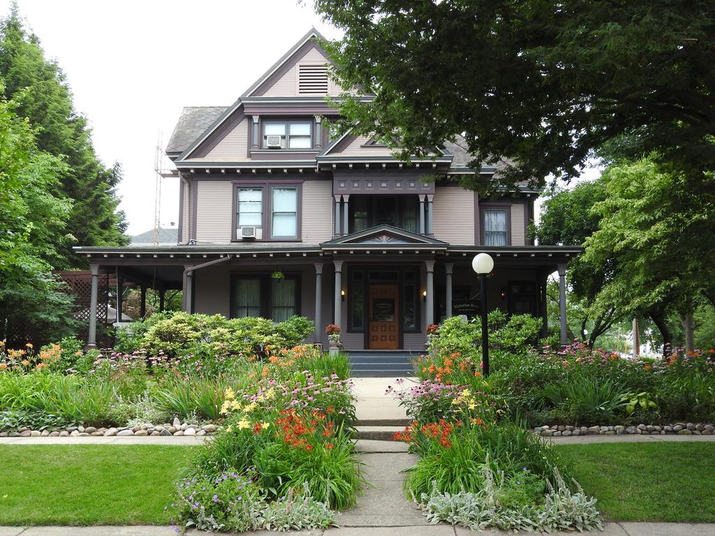 Champaign Garden Inn Exterior foto